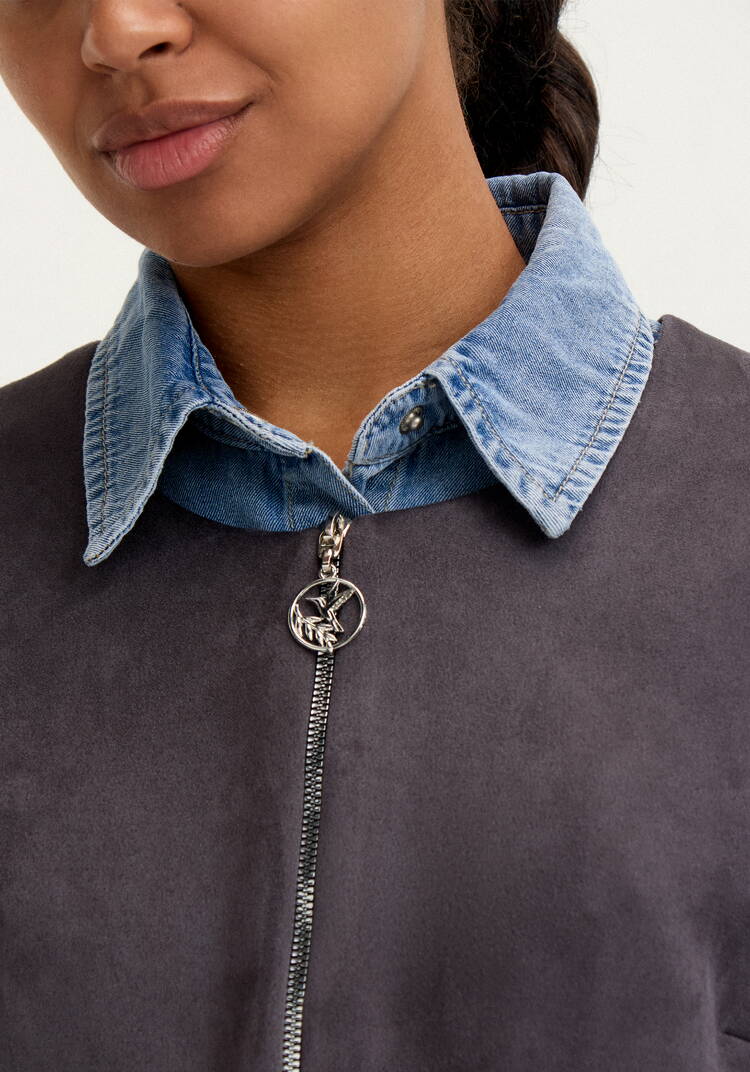 Жилет на молнии из замши шир.  750, рис. 13