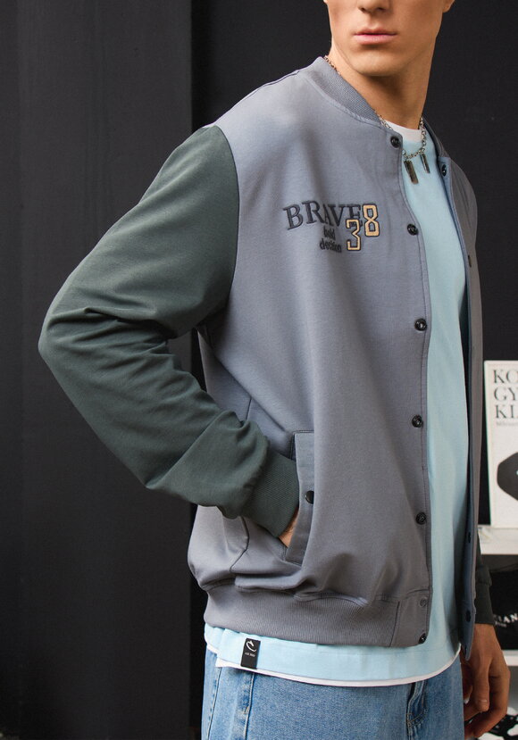 Бомбер с застежкой на кнопки шир.  580, рис. 14