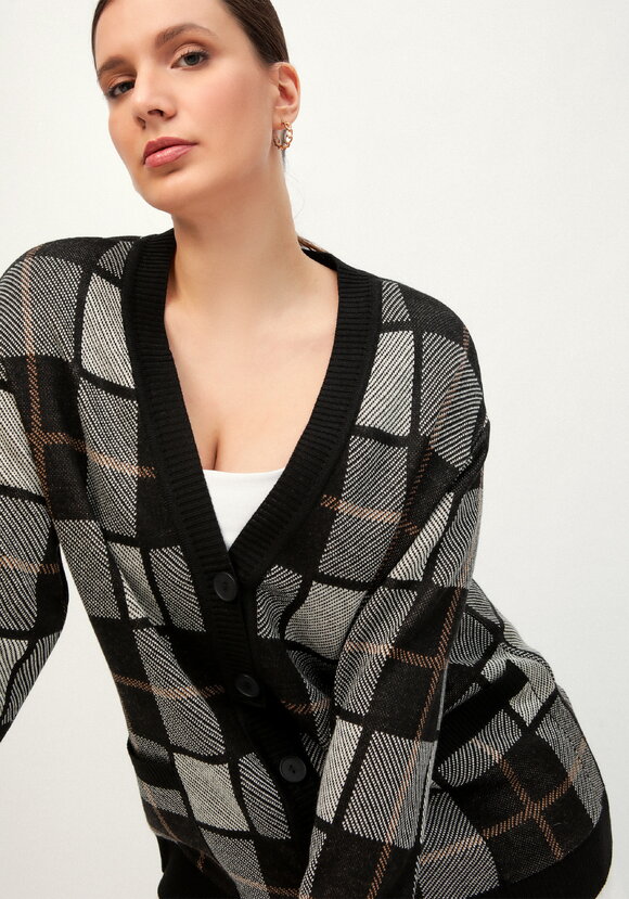 Кардиган с рисунком шахматная клетка шир.  580, рис. 7