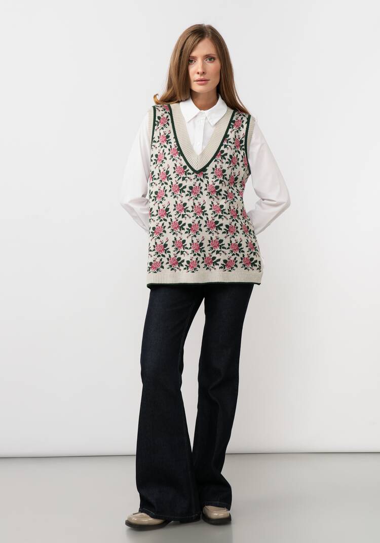 Жилет женский с цветочным рисунком шир.  750, рис. 17