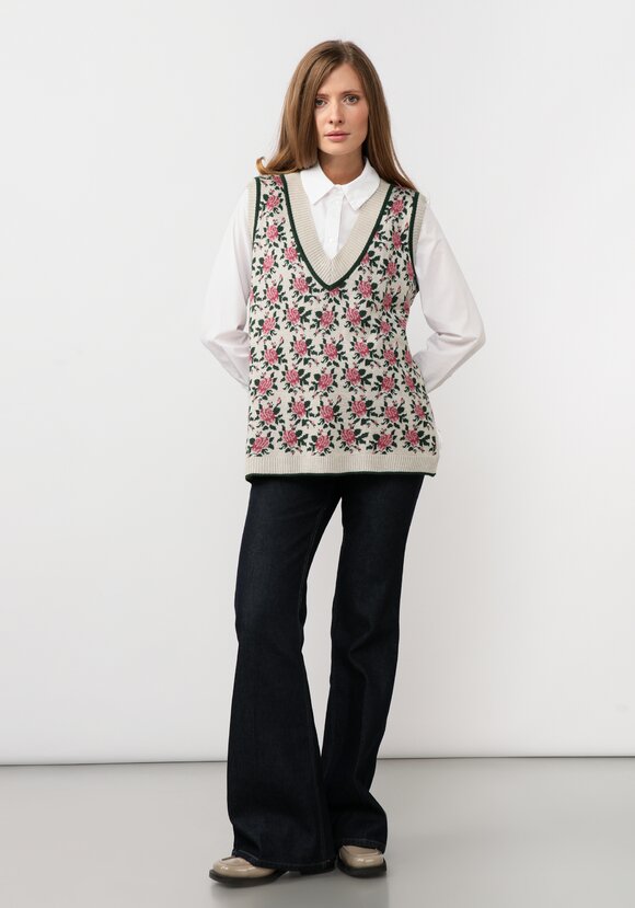 Жилет женский с цветочным рисунком шир.  580, рис. 17