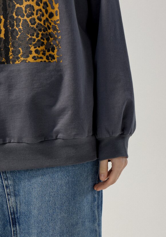 Свитшот с анималистичным принтом на груди шир.  580, рис. 6