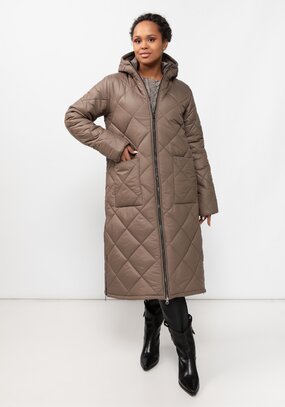 Пальто стеганое с боковыми разрезами
