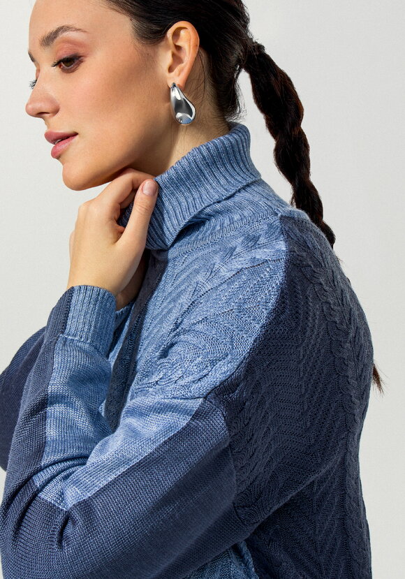 Платье двухцветное с фактурным рисунком шир.  580, рис. 4