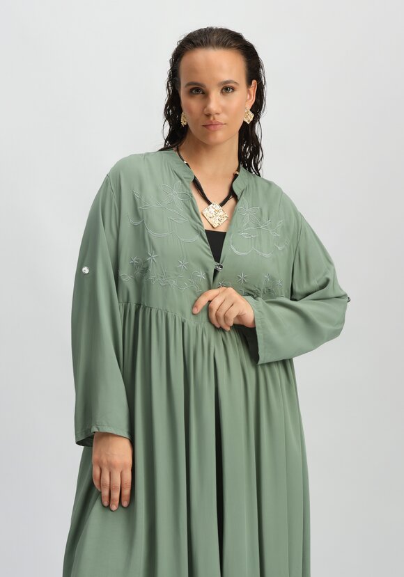 Рубашка удлиненная с вышивкой на кокетке шир.  580, рис. 12