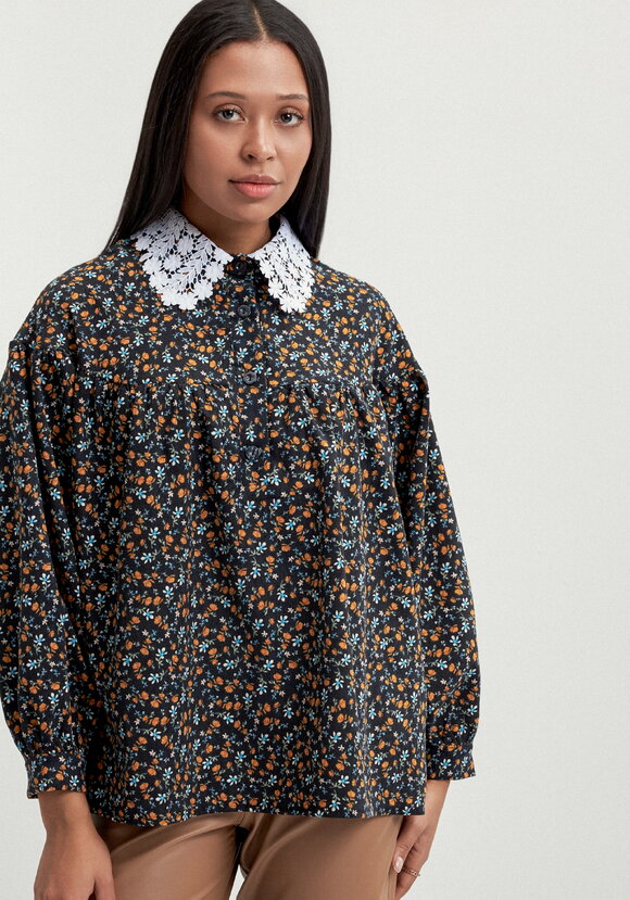 Блуза из микровельвета с ажурным воротником шир.  580, рис. 20