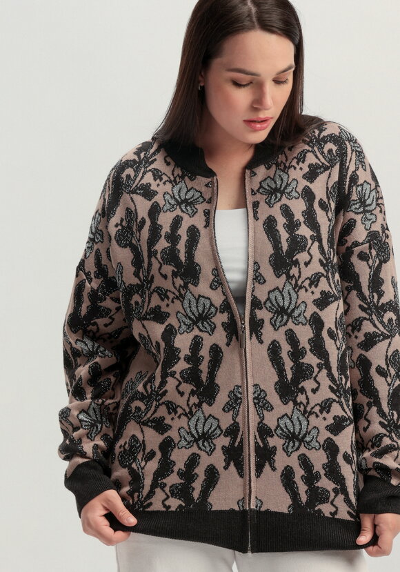 Бомбер с метанитью и цветочным орнаментом шир.  580, рис. 1