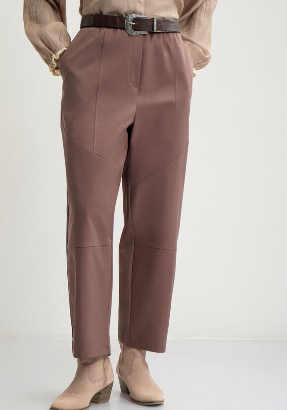 Брюки бананы с конструктивными линиями шир.  580, рис. 2