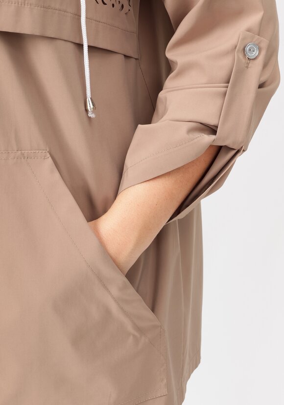 Ветровка с ажурной кокеткой шир.  580, рис. 5