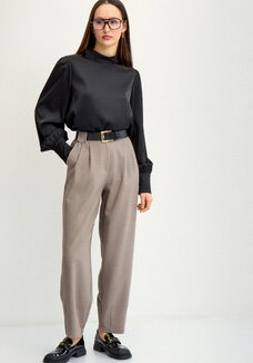 Брюки со складками свободные