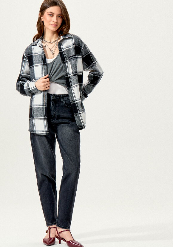 Мом-джинсы с зауженными к низу брючинами шир.  580, рис. 33