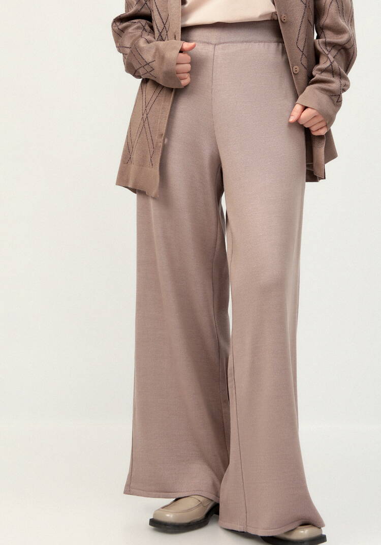 Брюки прямые свободной посадки на резинке шир.  750, рис. 10