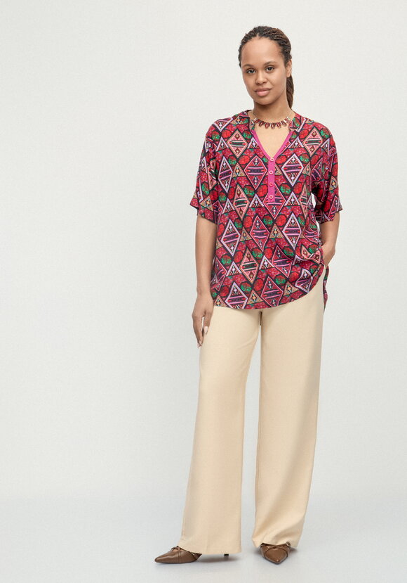 Блуза из штапеля с этническим рисунком шир.  580, рис. 17