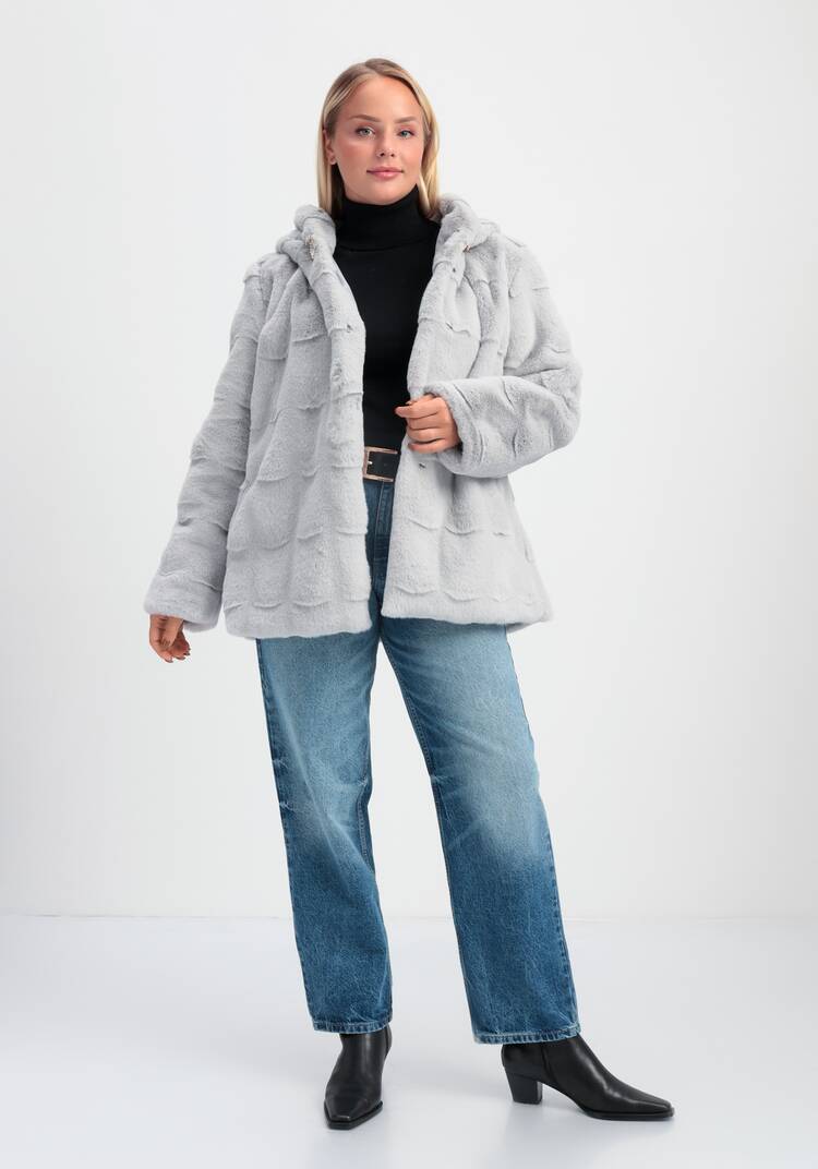 Шуба фактурная с капюшоном и брошью шир.  750, рис. 27