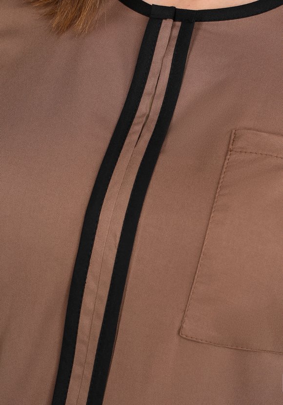 Блуза с контрастной планкой и карманом шир.  580, рис. 4