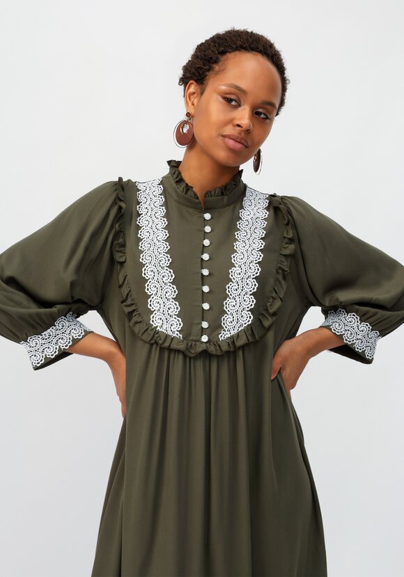 Платье с кружевом и ярусом по низу шир.  580, рис. 2