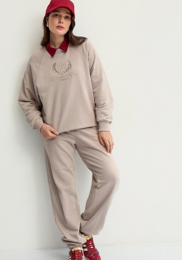 Джоггеры из футера с эластичным поясом шир.  580, рис. 1