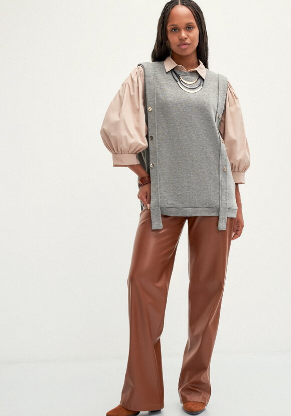 Жилет трикотажный с пуговицами шир.  580, рис. 10