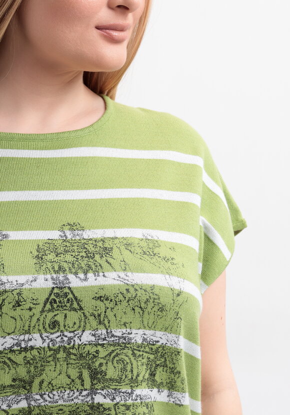 Блуза в полоску с рисунком шир.  580, рис. 40