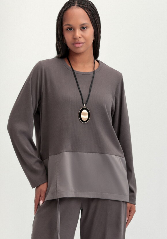 Блуза трикотажная из комбинированной ткани шир.  580, рис. 17