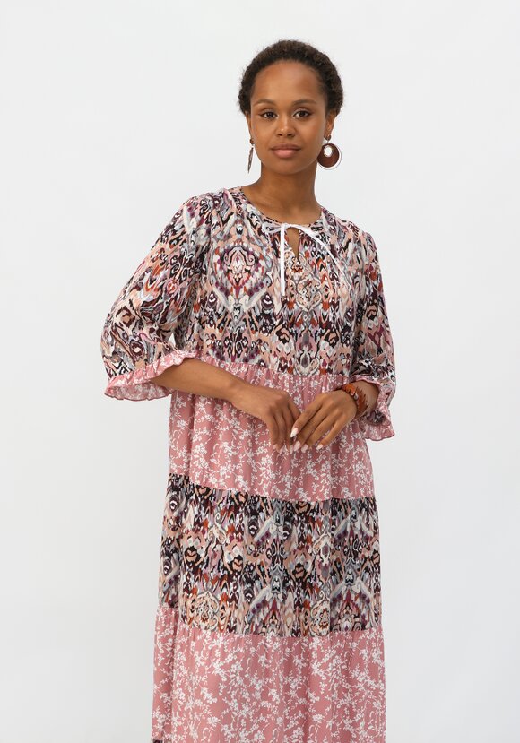 Платье с ярусами и комбинированным принтом шир.  580, рис. 2