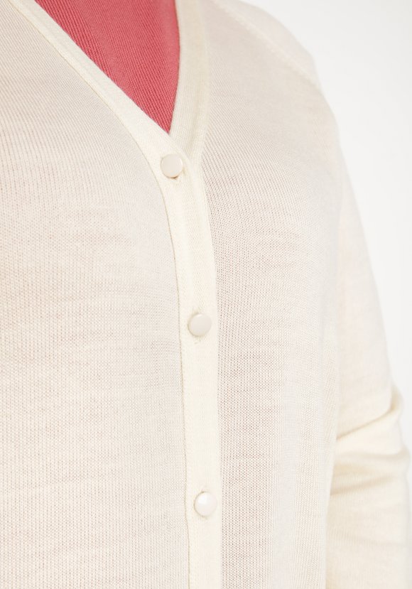 Кардиган с V-образным вырезом шир.  580, рис. 15