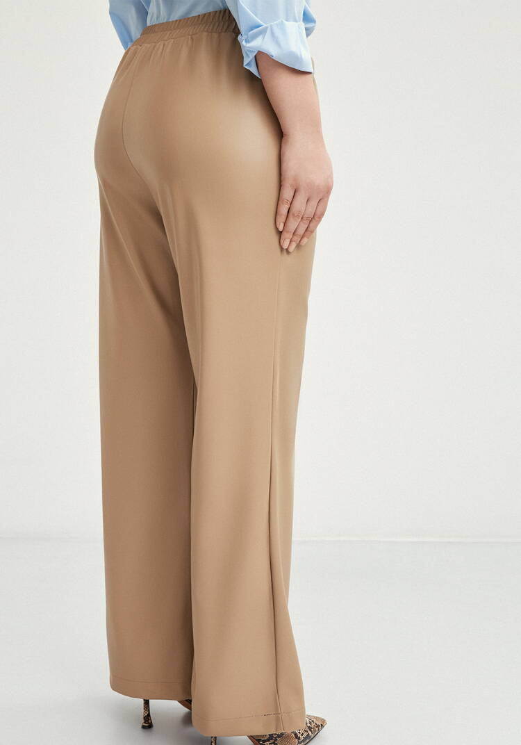 Брюки прямые из экo-кожи шир.  750, рис. 16