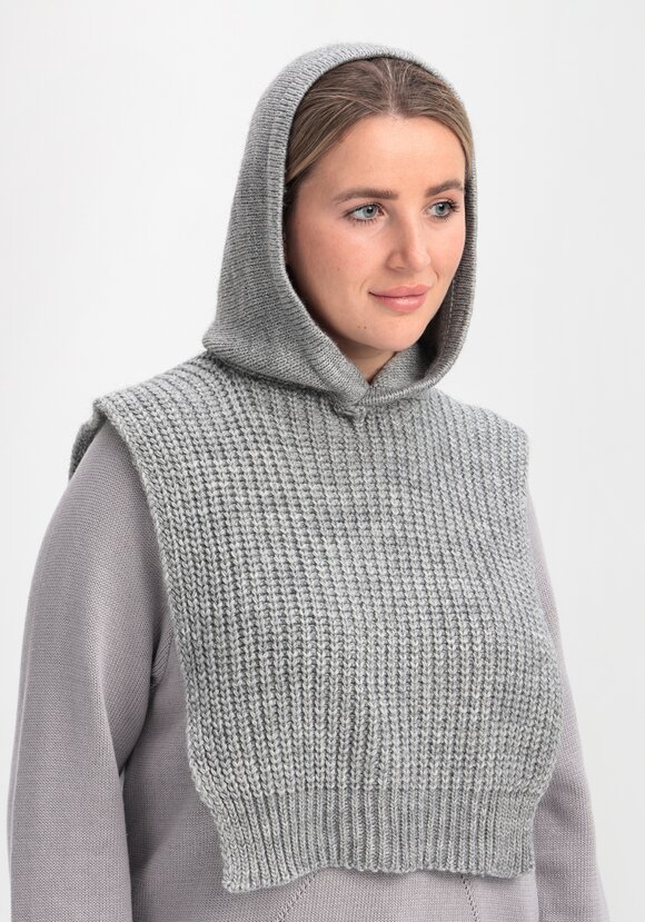 Манишка с капюшоном шир.  580, рис. 1