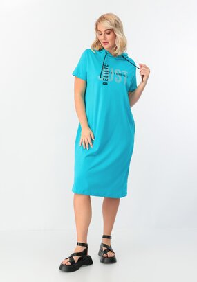 Платье с капюшоном свободного кроя