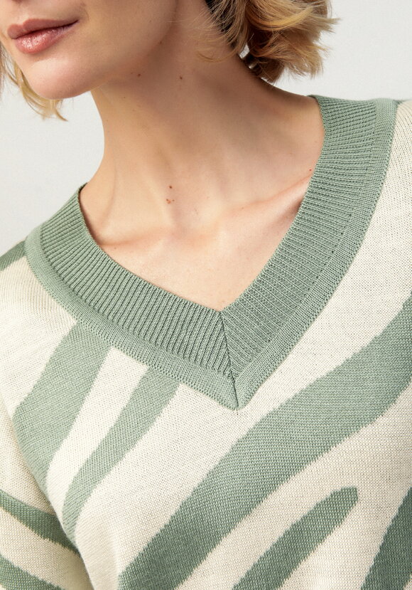 Джемпер с принтом зебра шир.  580, рис. 21