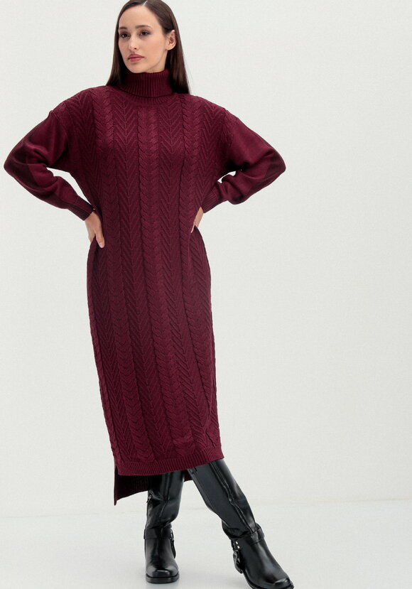 Платье двухцветное с фактурным рисунком шир.  580, рис. 23