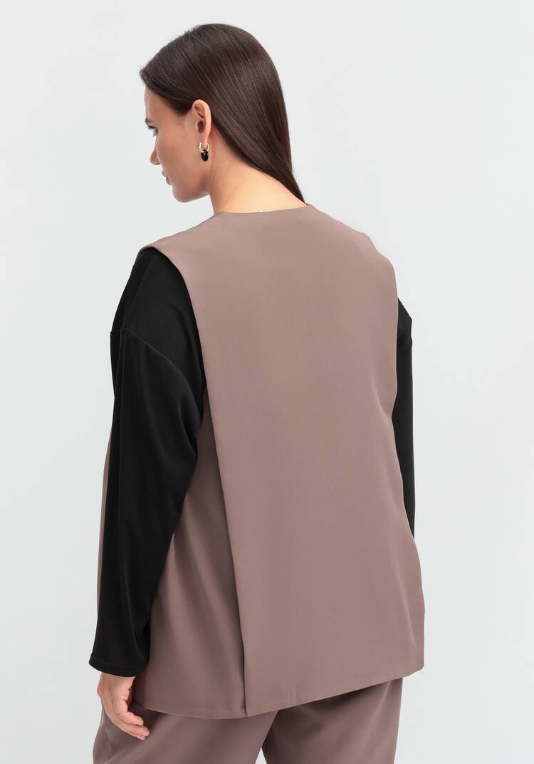 Жилет однобортный на пуговице шир.  750, рис. 11