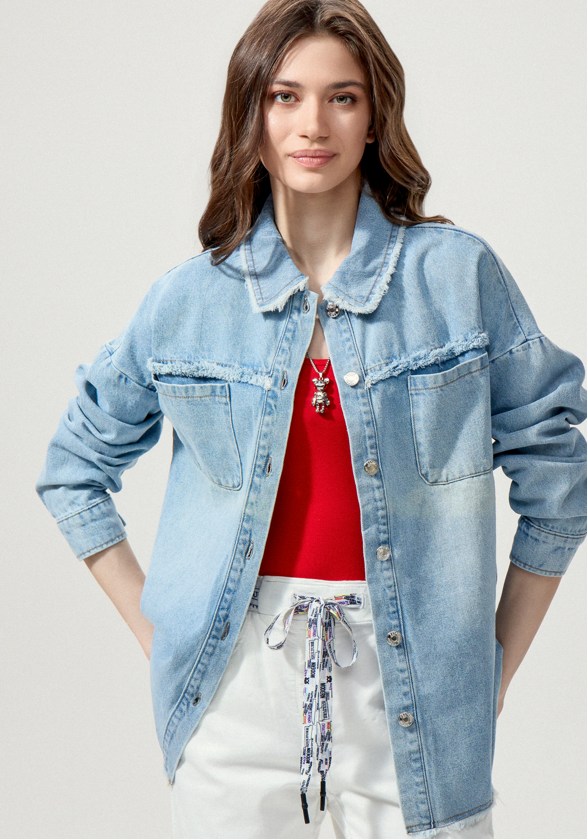 Джинсовая куртка с бахромой по краям