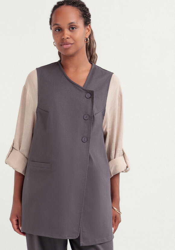 Жилет с асимметричной застежкой шир.  580, рис. 13