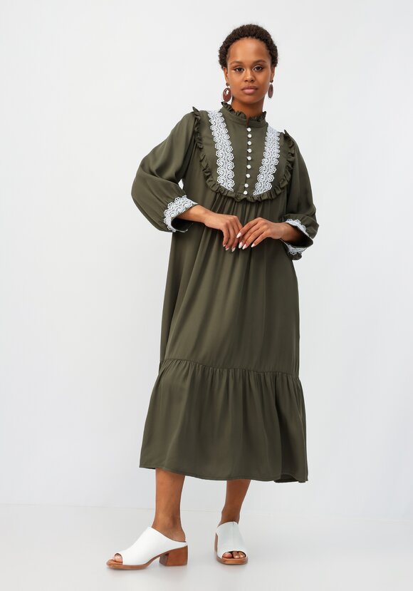 Платье с кружевом и ярусом по низу шир.  580, рис. 1