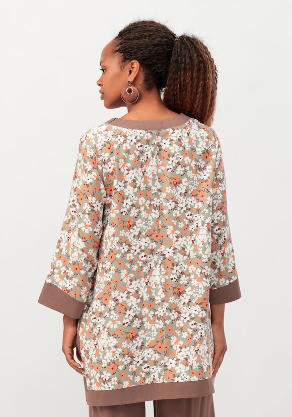 Туника с V-образным вырезом горловины шир.  580, рис. 11