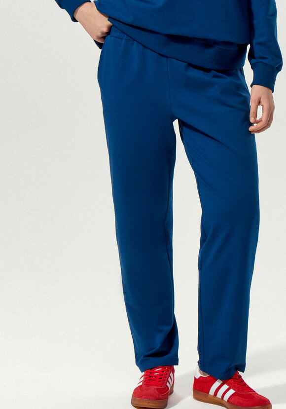 Костюм из брюк и свитшота с принтом на груди шир.  580, рис. 25