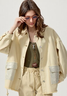 Джинсовая куртка со стразами на карманах