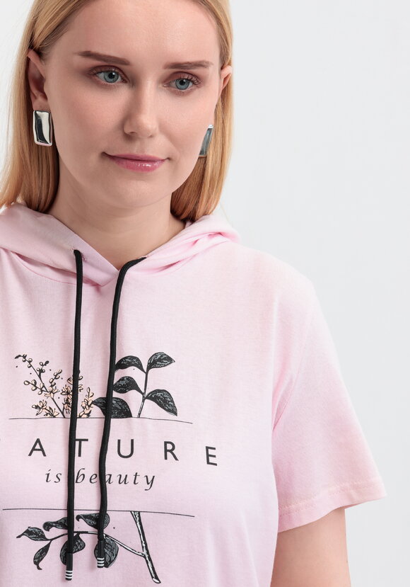 Футболка с капюшоном и принтом шир.  580, рис. 10