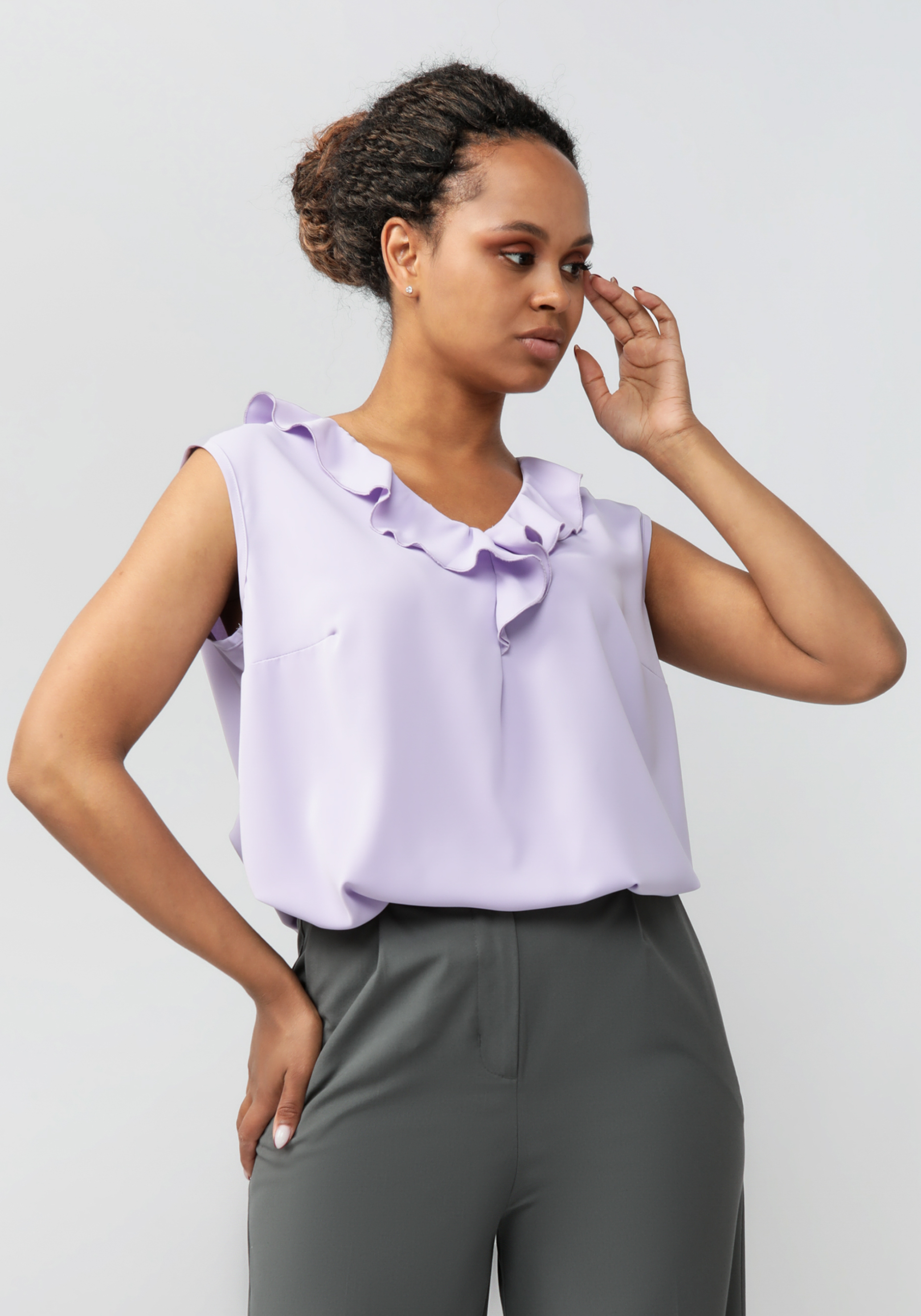 Блуза с коротким рукавом и рюшей жен блуза камелия серый р 46