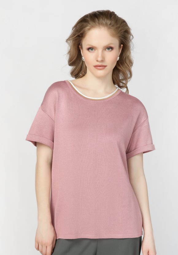 Футболка с отделкой по горловине шир.  580, рис. 29