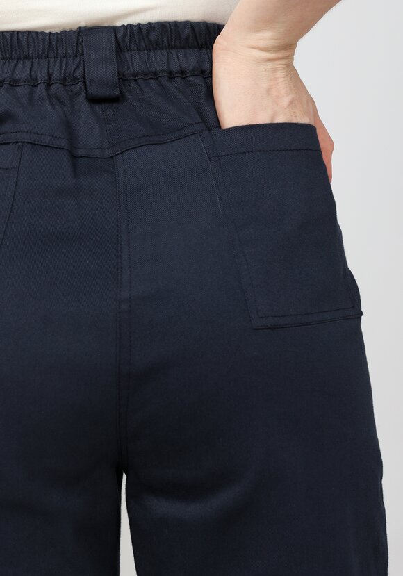 Брюки прямые с рельефами и отстрочками шир.  580, рис. 6