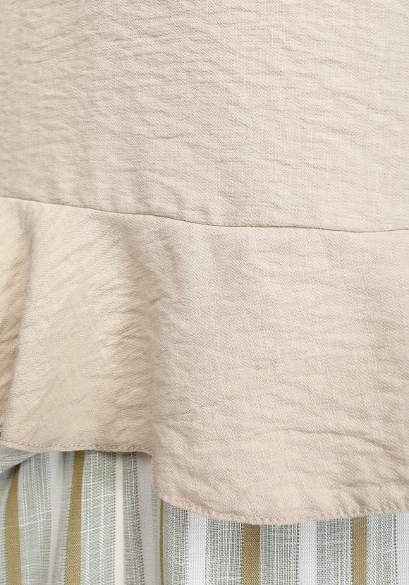 Топ-блуза с воланом по низу шир.  580, рис. 12