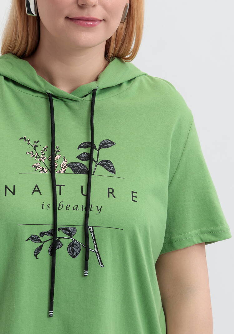 Футболка с капюшоном и принтом шир.  750, рис. 25