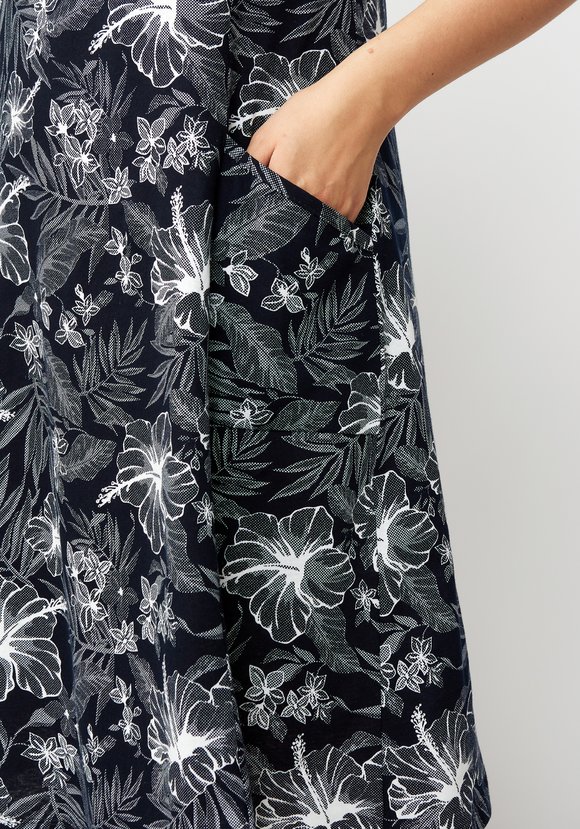 Платье-сарафан с рельефами Хелен шир.  580, рис. 10