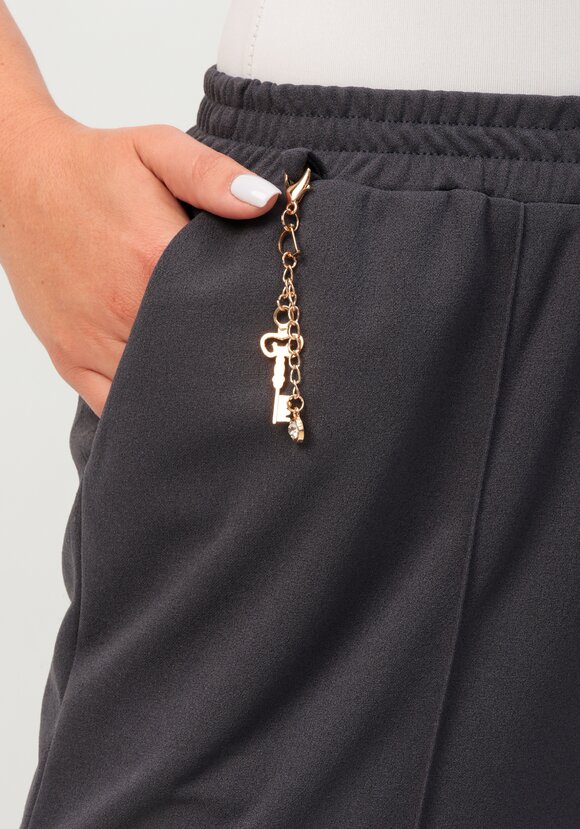 Брюки прямые на резинке по поясу шир.  580, рис. 15