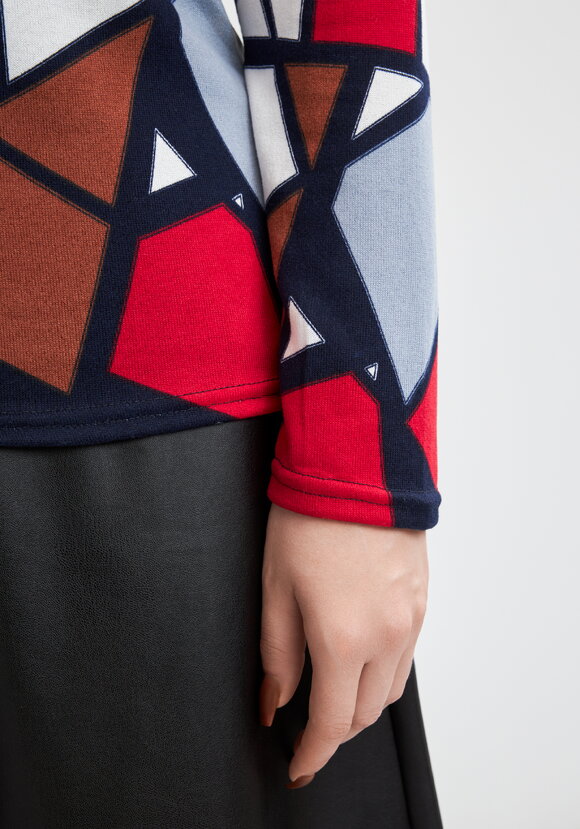 Джемпер-водолазка с абстрактным принтом шир.  580, рис. 6