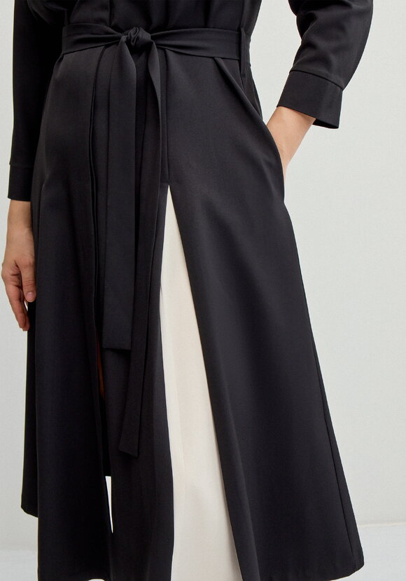 Платье с контрастными вставками в складках шир.  580, рис. 14