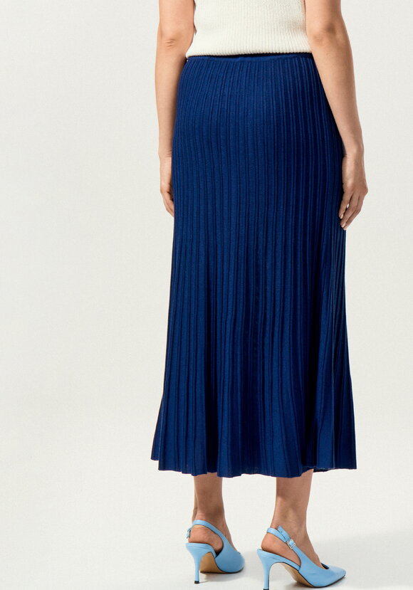 Юбка плиссе длины миди шир.  580, рис. 19