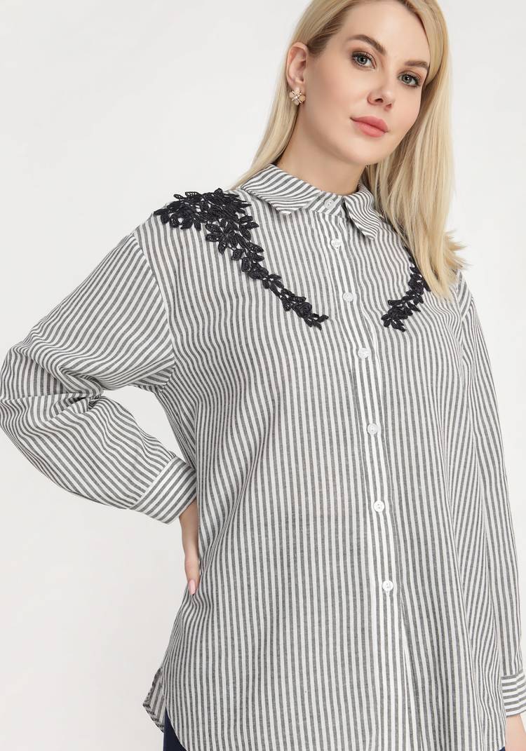 Рубашка в полоску с цветочной нашивкой шир.  750, рис. 8